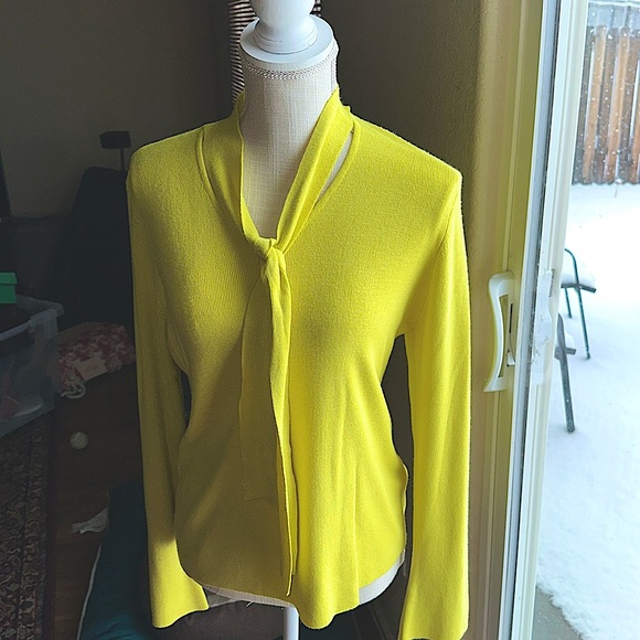 Fred David Tops - Ladies top by Fred David, size XL
80% Acrylic 20% Nylon